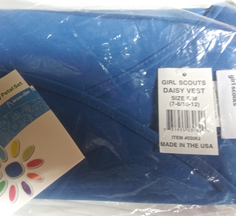 New Girl Scout Daisy Vest and Petal Badge Set